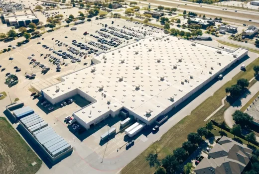 why do commercial buildings have flat roofs