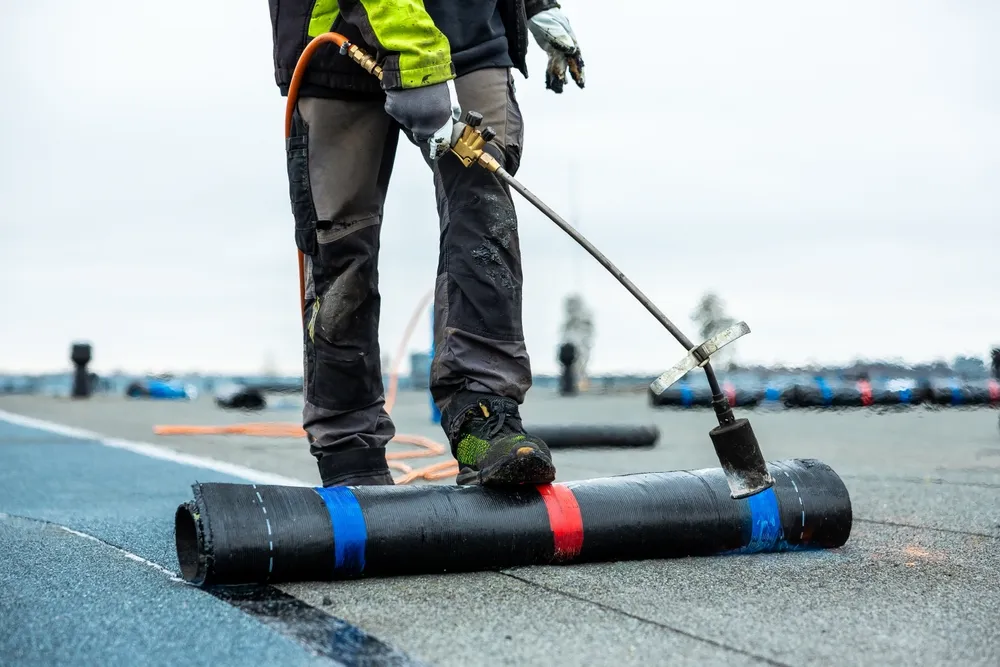 how to find a reliable flat roofing contractor